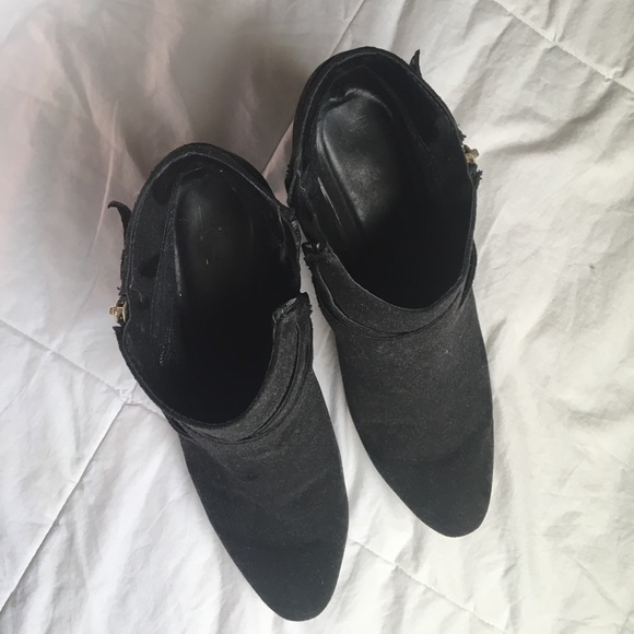 Black size 10 booties. Lightly used. - Picture 3 of 7